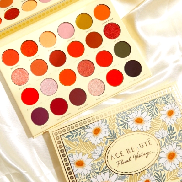 Floral Vintage Palette by Ace Beautē - Picture 1 of 9
